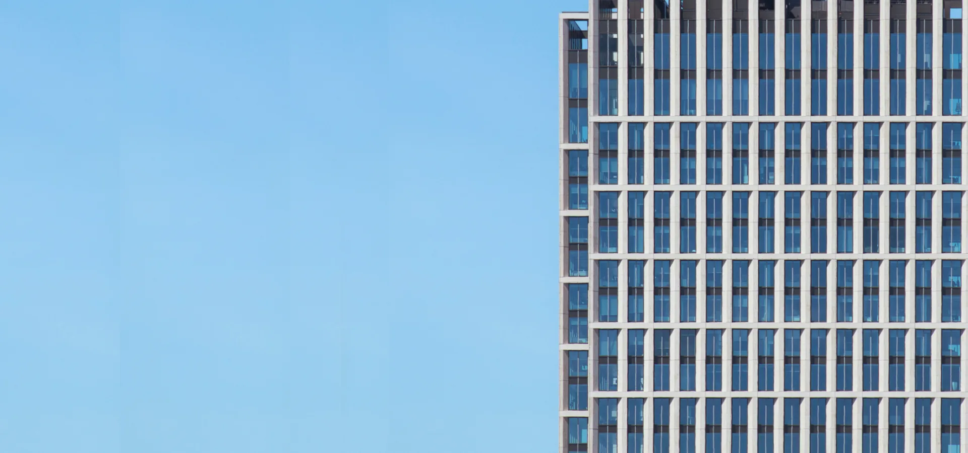 Edificio protegido con seguridad SISE